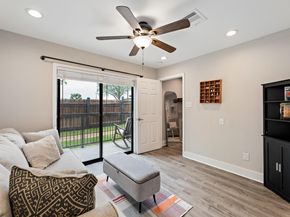 935 La Posada DR 128, Austin TX 78752