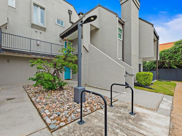935 La Posada DR 128, Austin TX 78752