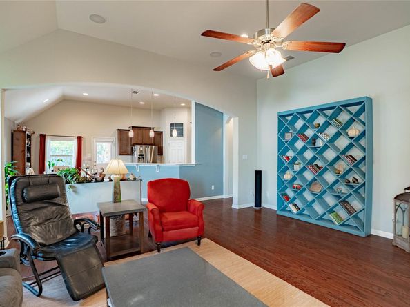 2009 Garretts WAY, Manchaca TX 78652