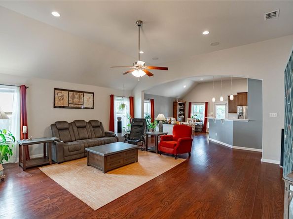 2009 Garretts WAY, Manchaca TX 78652