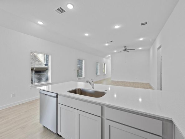 8011 Shining Flor RUN, Lago Vista TX 78645
