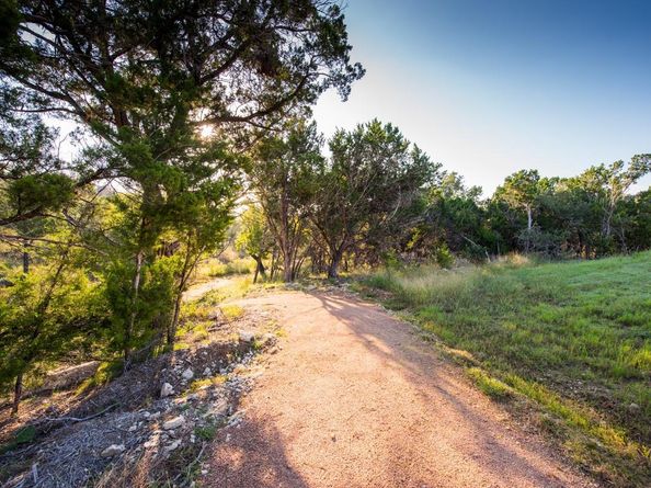 8011 Shining Flor RUN, Lago Vista TX 78645