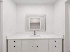 7211 Lakewood DR C111, Austin TX 78750