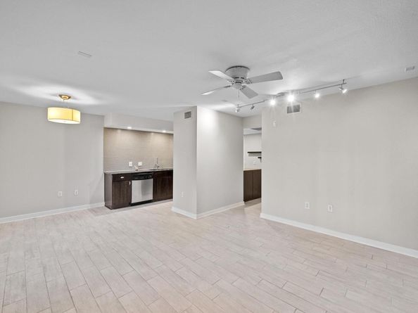 2200 Dickson DR 113, Austin TX 78704