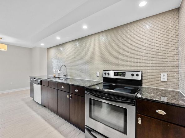 2200 Dickson DR 113, Austin TX 78704