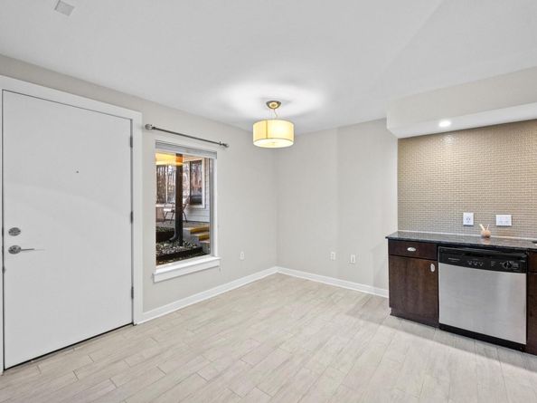 2200 Dickson DR 113, Austin TX 78704