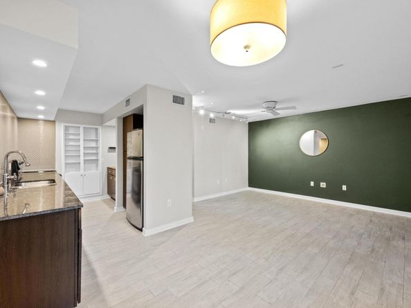 2200 Dickson DR 113, Austin TX 78704