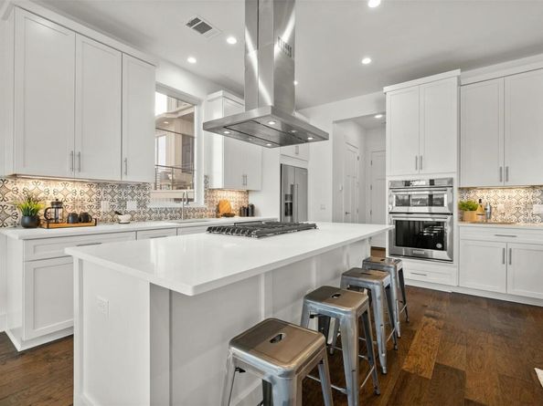 5717 Lost Horizon DR 12, Austin TX 78759