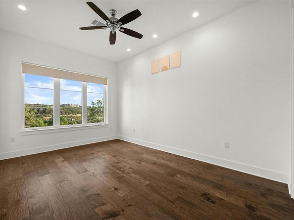 5717 Lost Horizon DR 12, Austin TX 78759