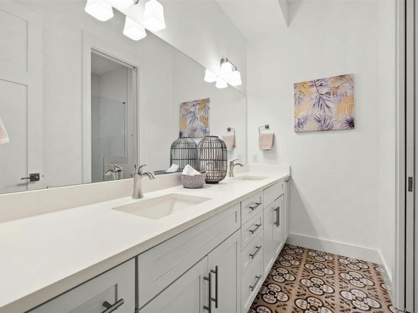 5717 Lost Horizon DR 12, Austin TX 78759