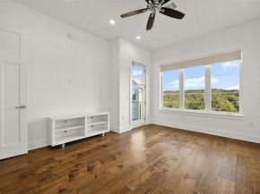 5717 Lost Horizon DR 12, Austin TX 78759