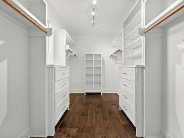 5717 Lost Horizon DR 12, Austin TX 78759