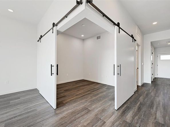 4004 Banister LN 303, Austin TX 78704