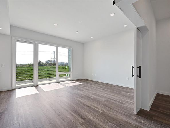 4004 Banister LN 303, Austin TX 78704