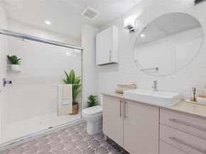 4004 Banister LN 303, Austin TX 78704