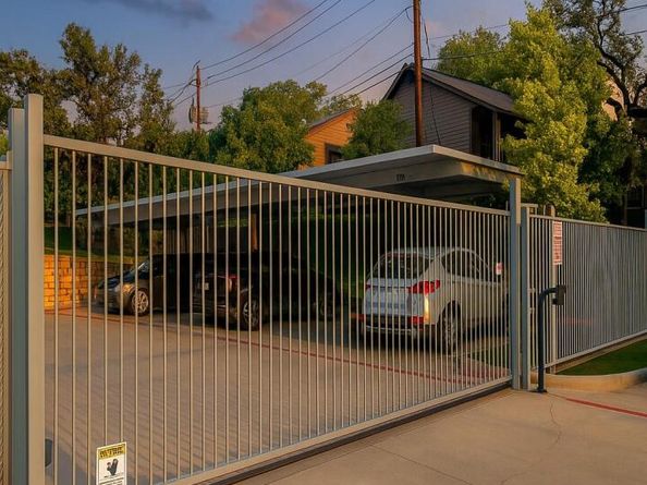 4004 Banister LN 303, Austin TX 78704