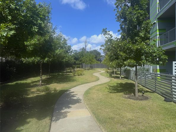 4004 Banister LN 303, Austin TX 78704