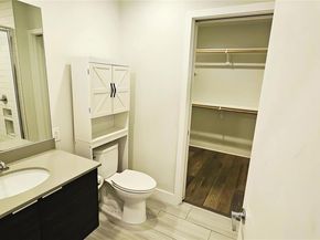 1800 E 4th St 250, Austin TX 78702
