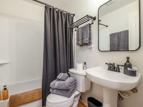 1307 Norwalk LN 203, Austin TX 78703