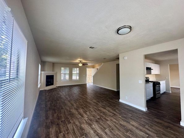 20805 Trotters LN, Pflugerville TX 78660
