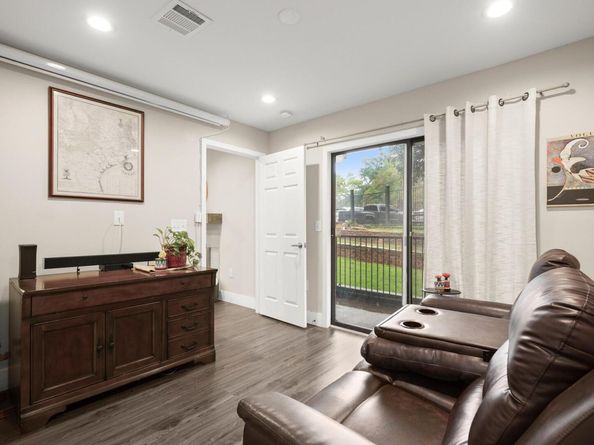 935 La Posada DR 148, Austin TX 78752