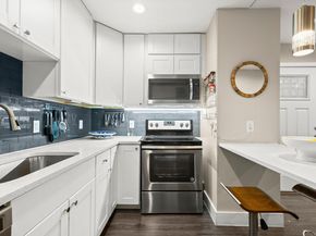 935 La Posada DR 148, Austin TX 78752