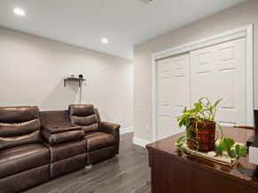 935 La Posada DR 148, Austin TX 78752