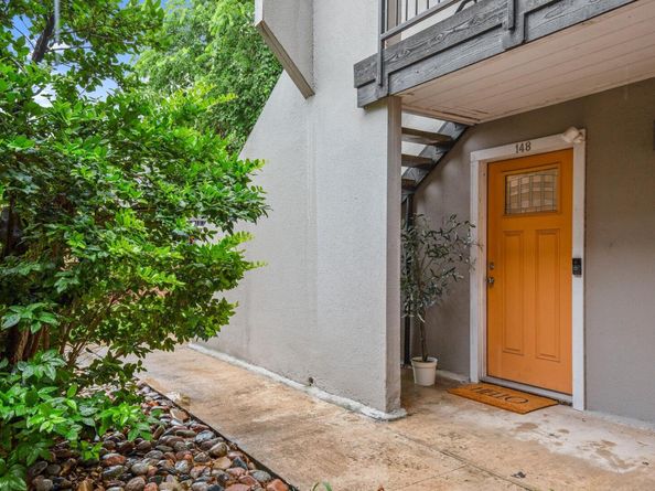 935 La Posada DR 148, Austin TX 78752