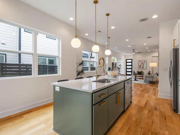 1301 Cometa ST A, Austin TX 78721