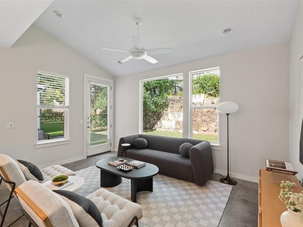 3001 Del Curto RD 11, Austin TX 78704
