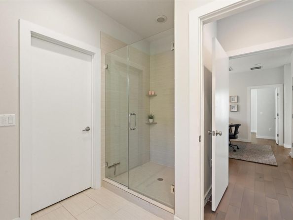 3001 Del Curto RD 11, Austin TX 78704