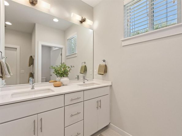 3001 Del Curto RD 11, Austin TX 78704