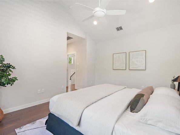 3001 Del Curto RD 11, Austin TX 78704