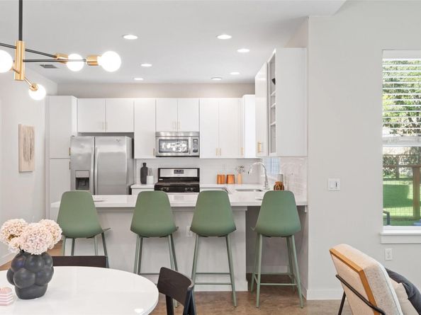 3001 Del Curto RD 11, Austin TX 78704