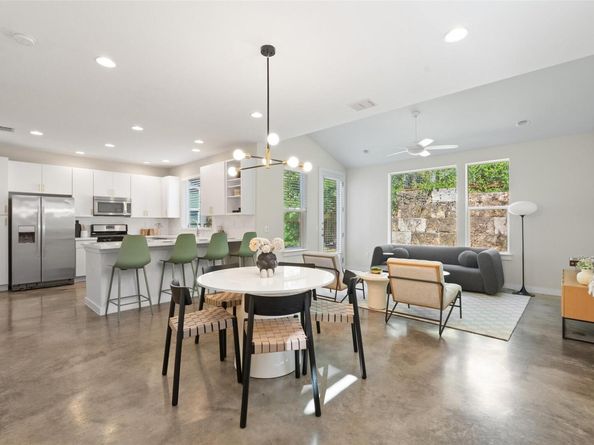 3001 Del Curto RD 11, Austin TX 78704