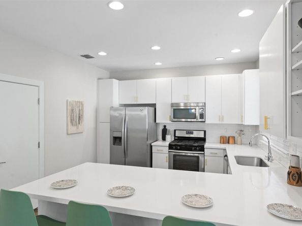 3001 Del Curto RD 11, Austin TX 78704