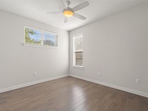 3001 Del Curto RD 11, Austin TX 78704