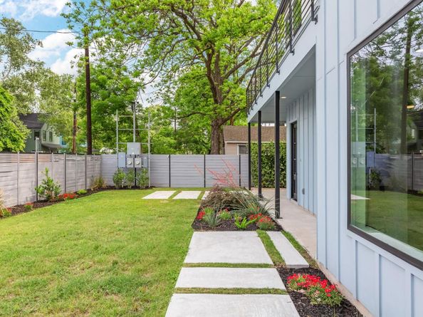 1113 Walton LN 1, Austin TX 78721