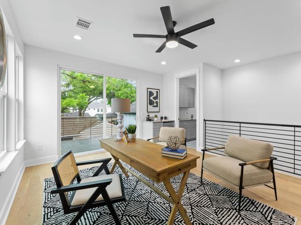 1113 Walton LN 1, Austin TX 78721