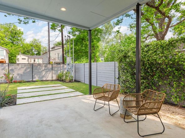 1113 Walton LN 1, Austin TX 78721