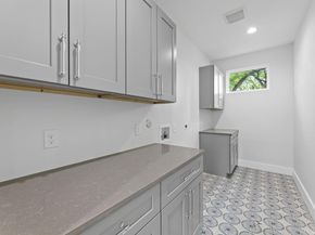 1113 Walton LN 1, Austin TX 78721