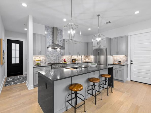 1113 Walton LN 1, Austin TX 78721