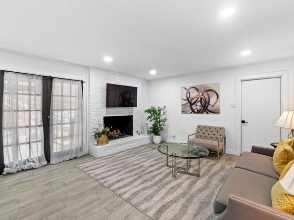 3520 Highland View DR, Austin TX 78731