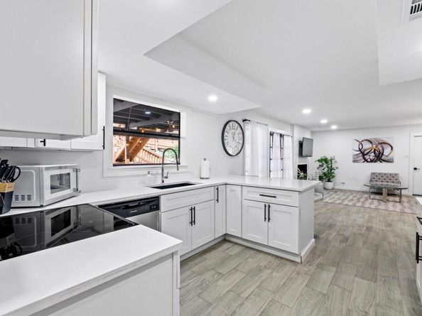 3520 Highland View DR, Austin TX 78731