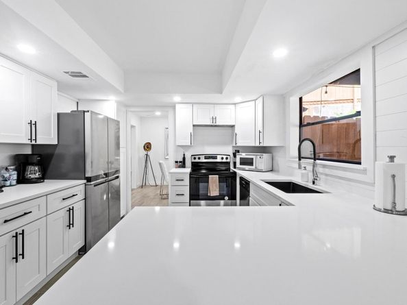 3520 Highland View DR, Austin TX 78731