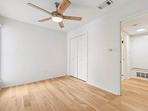 2507 Quarry RD D, Austin TX 78703