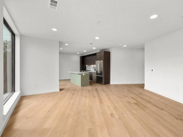 2209 S 1st ST 206, Austin TX 78704