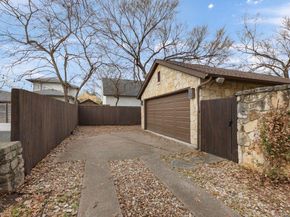 2002 Kinney Ave A, Austin TX 78704
