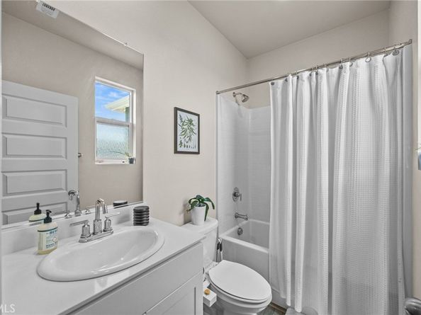 1752 Cayton Loop, West Covina CA 91790