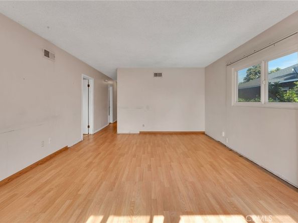 279 N 11th Avenue, Upland CA 91786